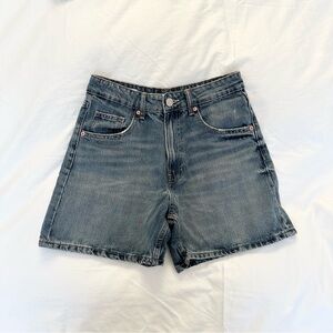 dark wash denim shorts🤍